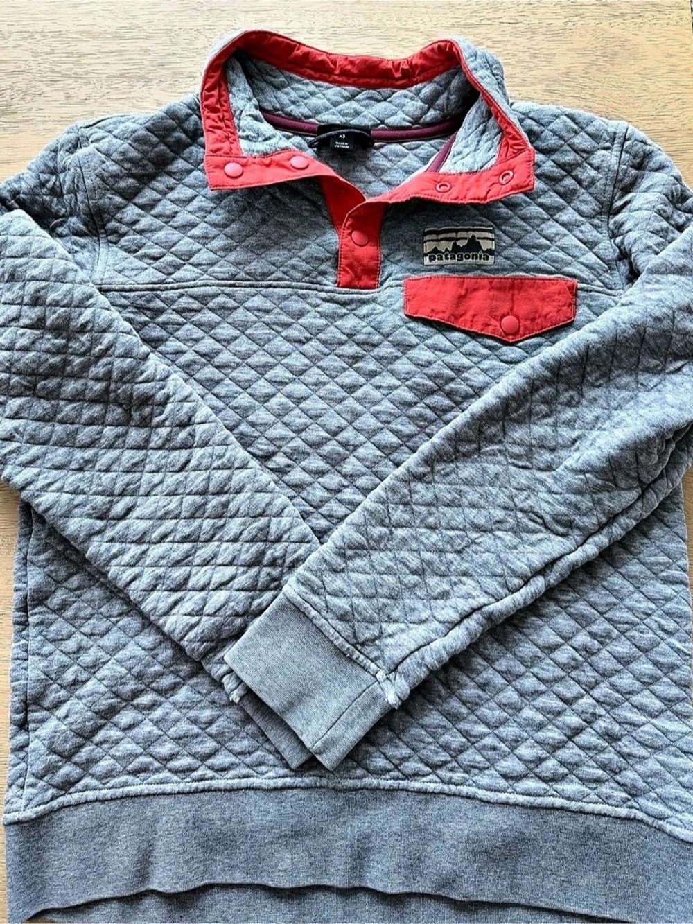 Patagonia Women's Organic Cotton Quilt Snap-T Pullover Gray & Red XS